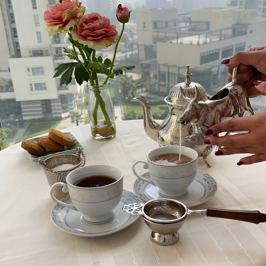 Méhfil-é-Khaas - A unique 2 piece tea set in brass