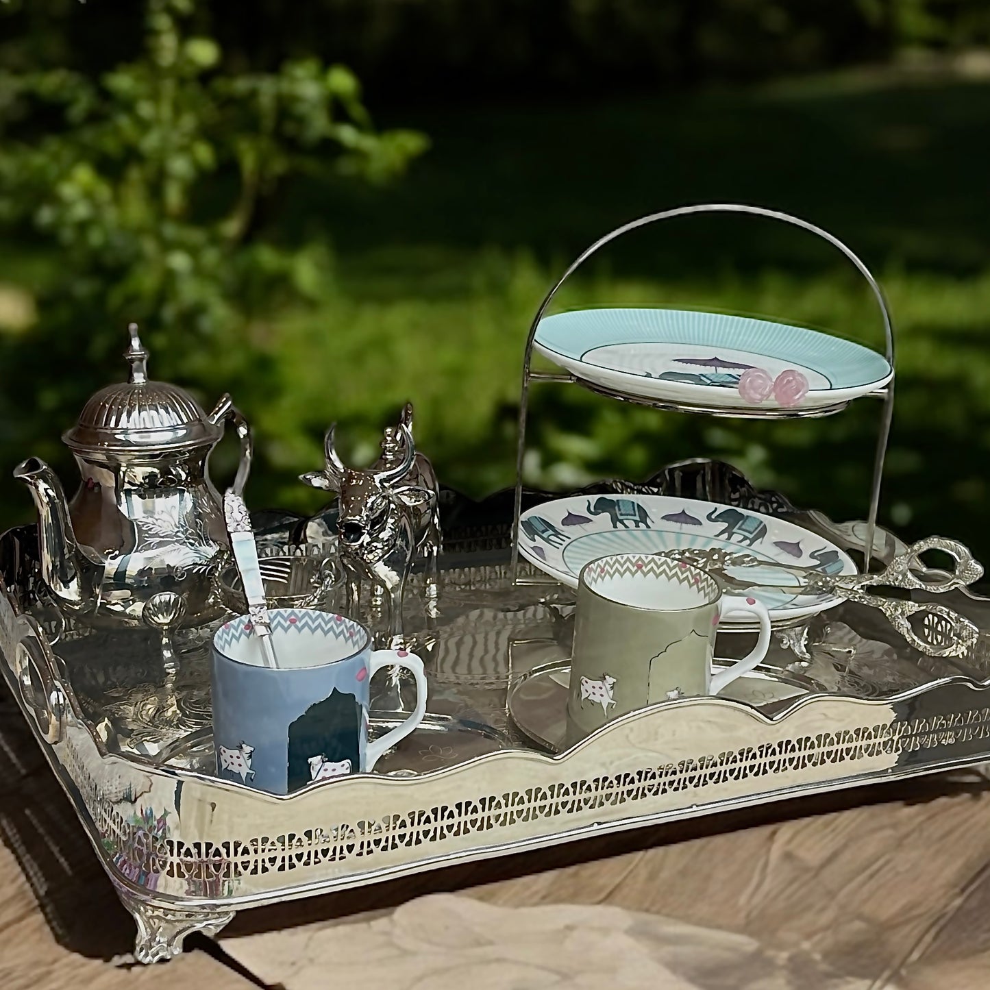 Názm Sana Large- exquisite large sized brass tray