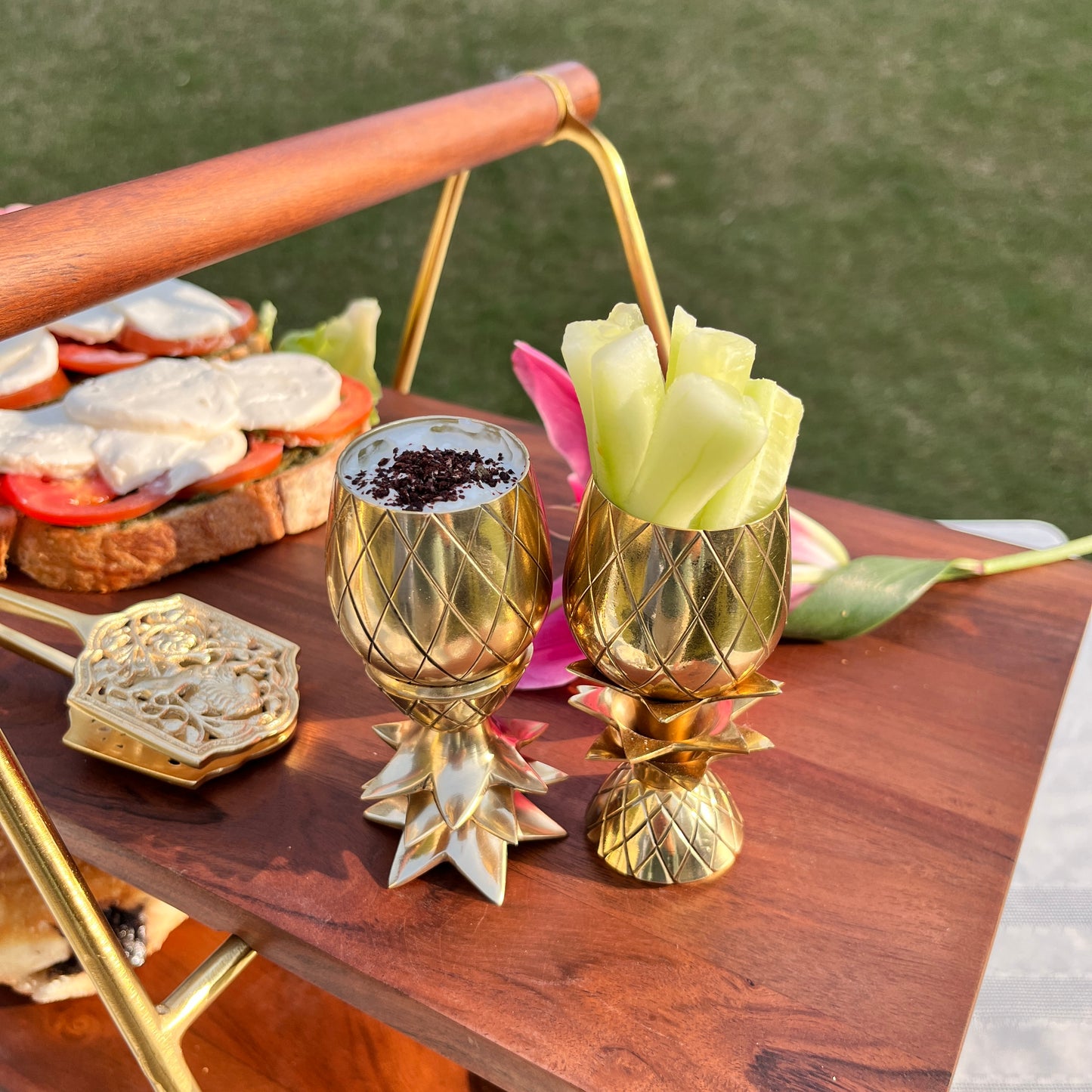 Suróor - Set of 2 mini glasses in brass