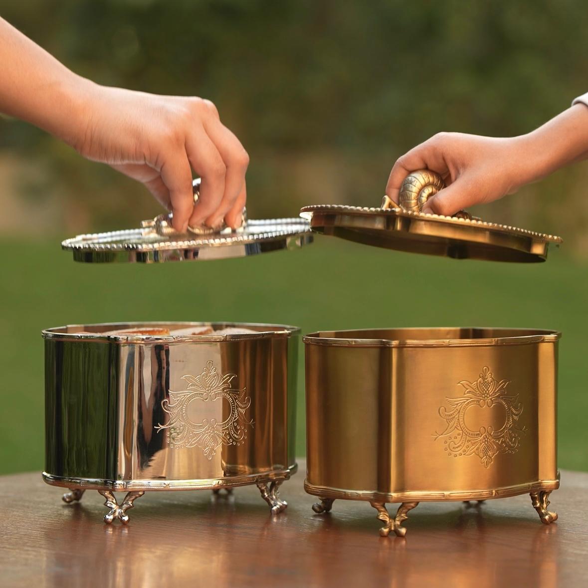 Sukóon - Brass storage box/ cookie jar