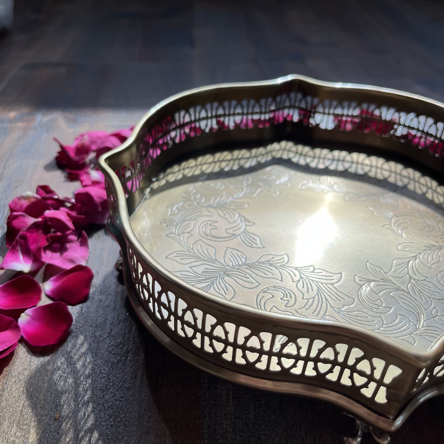 Názm Petal - Solid Brass Tray