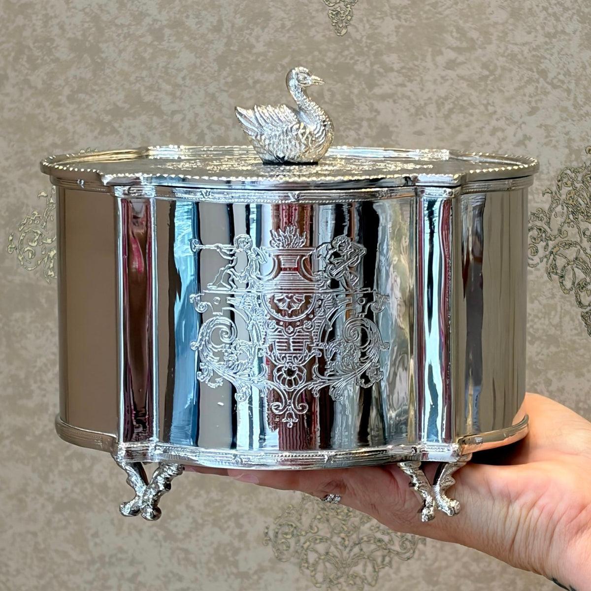 Parizad Imperial Box
