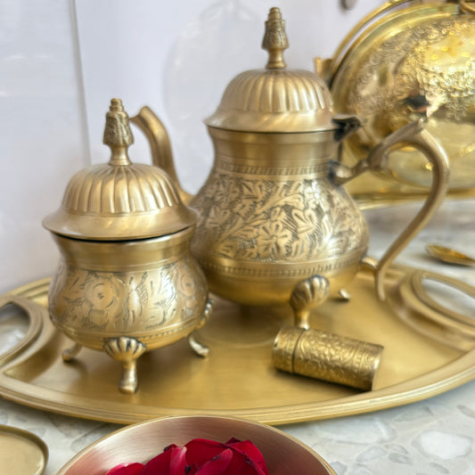 Mehfil-e-Dastoor- A 2 pc set with Brass Kettle & sugarpot