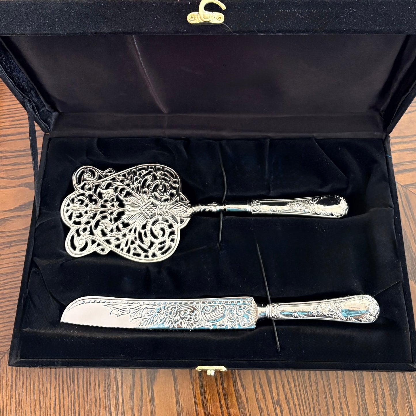 Zahra Naqsh - Set of 2 Brass Cake Server