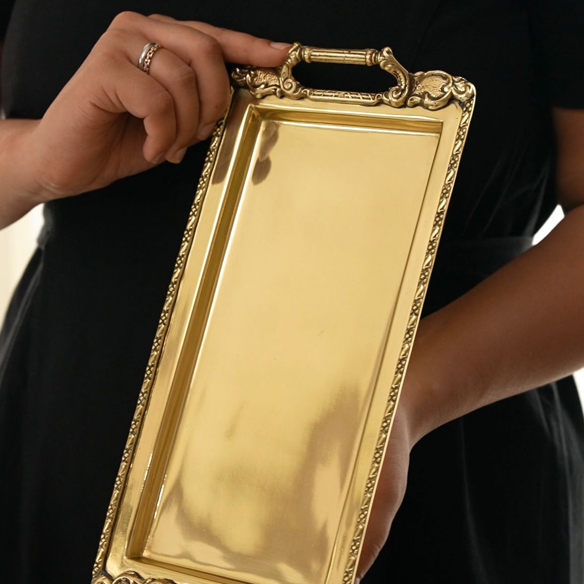 Naźm Zarifa - Rectangle Brass Tray