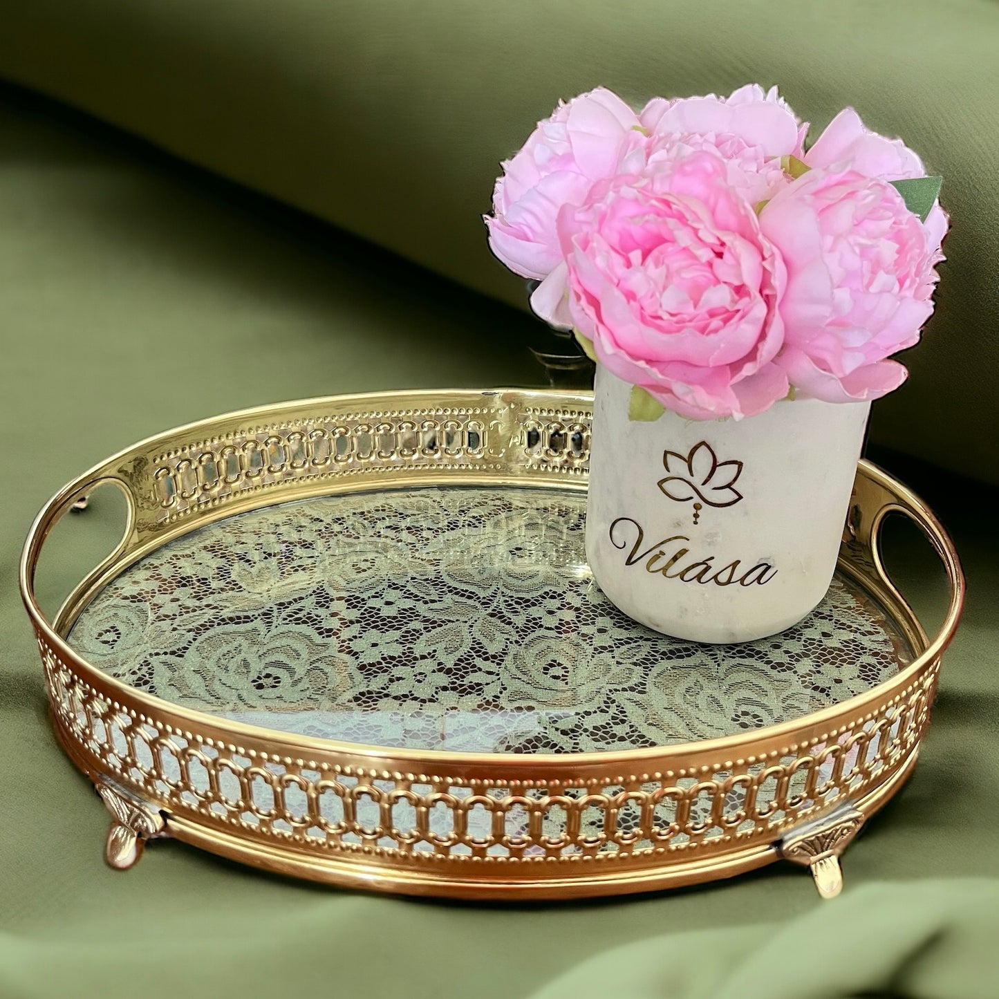 Názm - Brass tray with delicate fabric