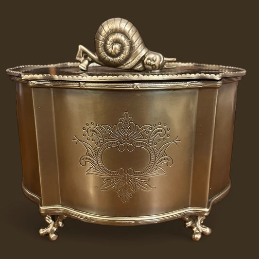 Sukóon - Brass storage box/ cookie jar