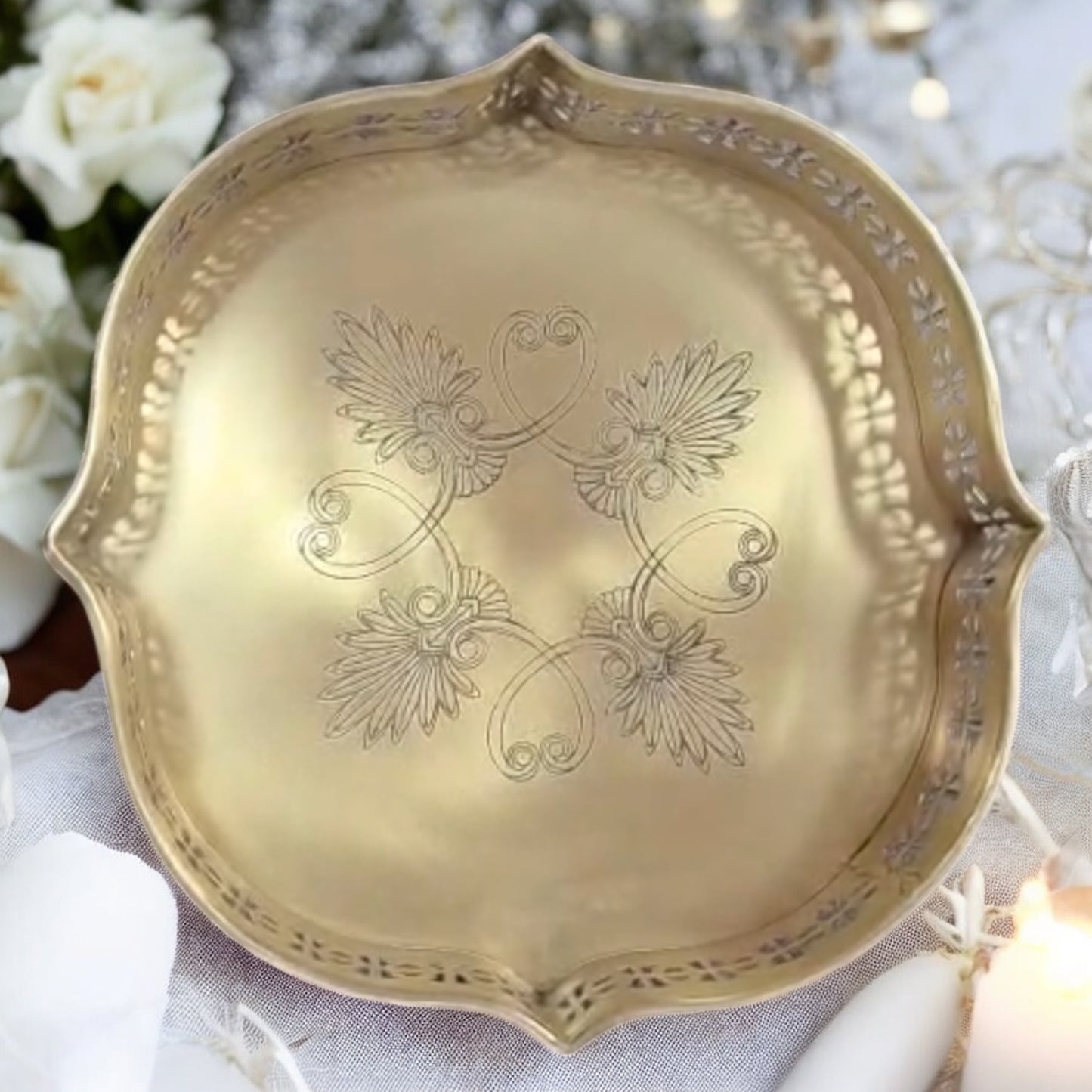 Názm Petal - Solid Brass Tray
