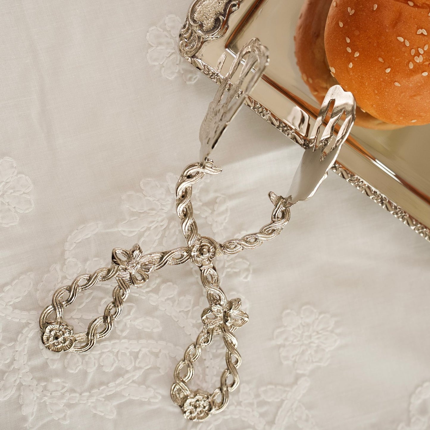 Qála - Brass Tong